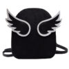 Sac en daim ailes d’ange noir sur fond blanc